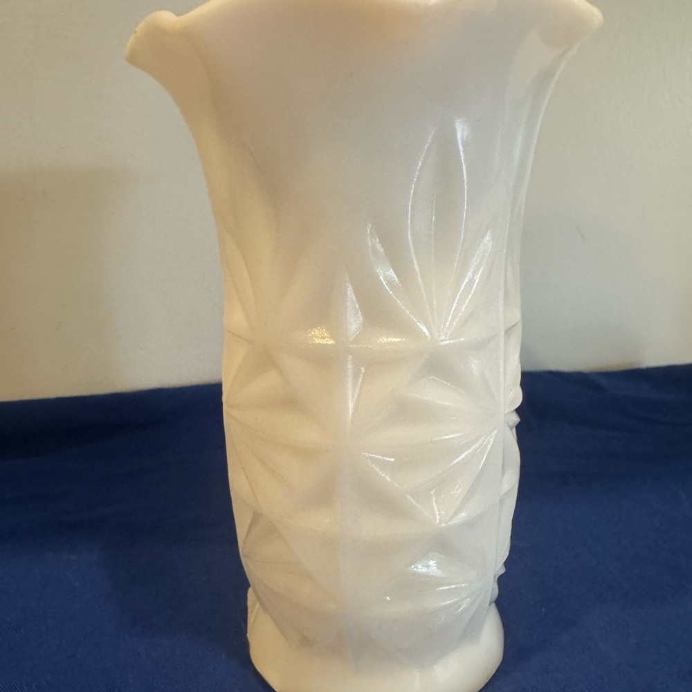 Vintage Hazel Atlas Glass White Milk Glass Starburst Pattern Scalloped Rim Vase